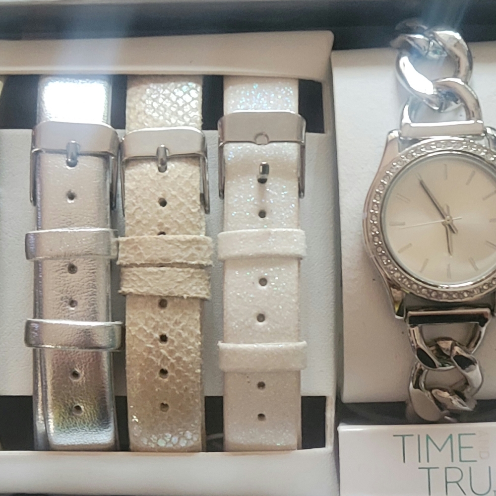 NWT. Women's watch by Time and Tru. 6 watch bands and 3 face rings.